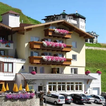 Garni Panorama 3* 세르파우스